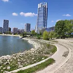 Riverside Apartment By The Danube