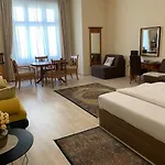 King-Kongs Luxury Cave