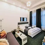 Modern Flat In City Center