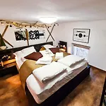 Rustic Flat With Perfect Location