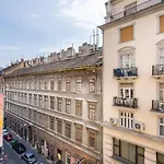 Bpr Lavish Suite In Budapest Downtown