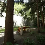 Castle Courtyard Hideaway