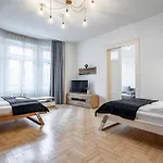 Central Luxury Apartment With Ac