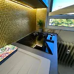 Lonyay Street Apartment