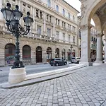 Opera Luxury Apartment With Free Parking