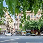 Central Luxury Apartment With Ac
