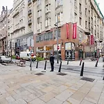 Luxury Pilvax Studio