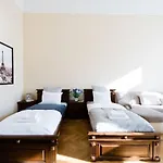 Central Bright And Spacious Home With 3 Rooms