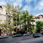 Heroes Square & City Park Thermals Apartment