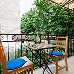 Heroes Square & City Park Thermals Apartment