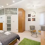 Retro Budapest Dream Suite Near The Danube