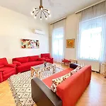 Central Vintage Residency - Balcony & Ac