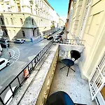 Central Vintage Residency - Balcony & Ac