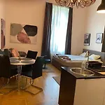 Stylish Apartment by the Vígszínház Theater