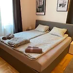 Stylish Apartment by the Vígszínház Theater