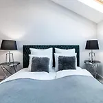 Quiet Very Central & Stylish Apt