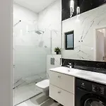 Quiet Very Central & Stylish Apt