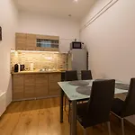 Lovely 1 Bedroom Flat With Central Location