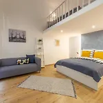 Lovely 1 Bedroom Flat With Central Location