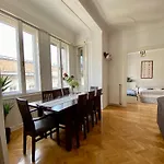 Deluxe Downtown Apartment With A Fabulous View
