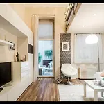 Center Studio With Sauna And Patio