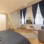Lovely 1 Bedroom Flat With Central Location
