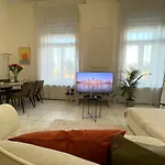 Luxury Riverside Panorama Apartment