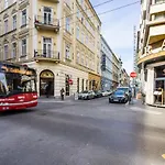 Central Premier Apartment