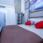 Luna Lux Residency