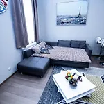 Luna Lux Residency