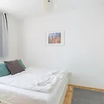 Cozy 3-Bedroom Apartment In The Heart Of Budapest