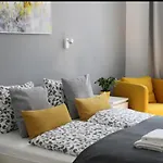 3bdr/2bath/3A/c design apt, central, free parking, quiet