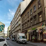 Apartment In City Centre A16