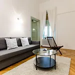 B63 2 Bedroom Apartment In Heart Of City