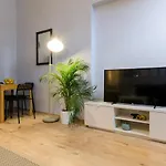 I30 Studio Apartment In Central Location.