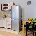 I30 Studio Apartment In Central Location.