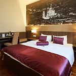 12 Revay Hotel