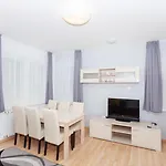 Maple Tree Budget Apartments