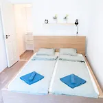 N28 Condo Apartment Next To Andrassy.