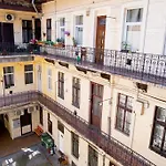 Studio Apartment Next To Famous Party House A38
