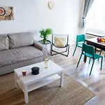 Studio Apartment Next To Famous Party House A38