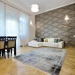 Premium Apartment By Hi5 - Lendvay Palace