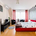 Aranykez 4-6: Downtown Studio