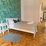 Rumbach Royal Apartment
