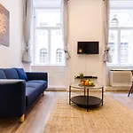 Spacious 3 Room Apartment In Downtown Budapest