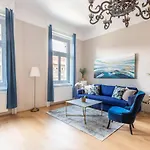 Luxury Elizabeth Residence Next To The New York Cafe