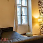 A5 Apartment - Budapest - Hostaid