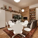 Annie\'S 3 Bed And 3 Bathroom Apartment