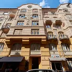 Budapest Downtown W18
