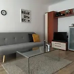 Spacious Apartment In Hip Neighborhood